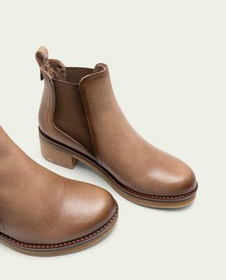 BOTINES DE PIEL TAUPE CON ELÁSTICOS DAFNE