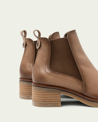 BOTINES DE PIEL TAUPE CON ELÁSTICOS DAFNE