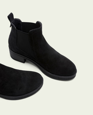 BOTINES SERRAJE CON ELÁSTICOS NEGRO DORY