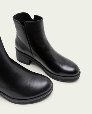 BOTINES DE PIEL NEGRO CON CREMALLERA DELIA