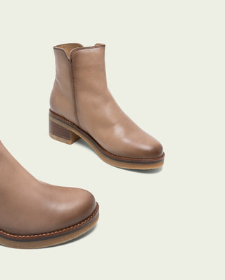 BOTINES DE PIEL TAUPE CON CREMALLERA DELIA