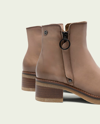 BOTINES DE PIEL TAUPE CON CREMALLERA DELIA