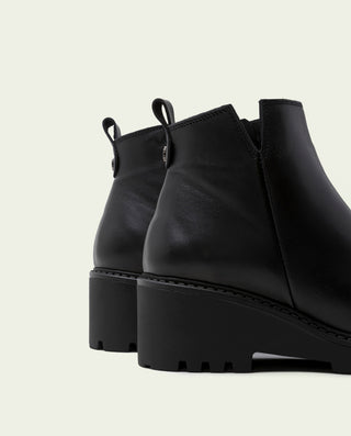 BOTINES DE PIEL CON CUÑA Y CREMALLERA NEGRA ELENA