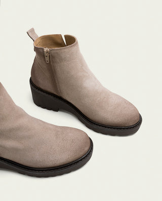 BOTINES DE PIEL CON CUÑA Y CREMALLERA ARENA ELISA