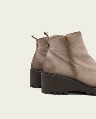BOTINES DE PIEL CON CUÑA Y CREMALLERA ARENA ELISA