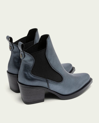 BOTINES COWBOY DE PIEL METALIZADA PLOMO CON ELÁSTICOS FANNY