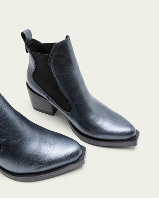 BOTINES COWBOY DE PIEL METALIZADA PLOMO CON ELÁSTICOS FANNY