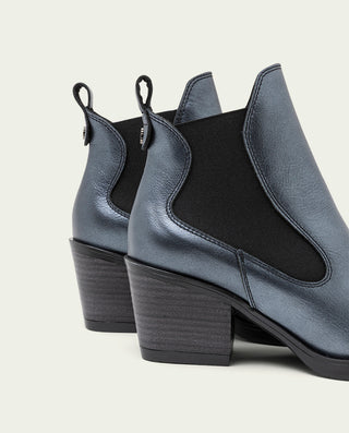 BOTINES COWBOY DE PIEL METALIZADA PLOMO CON ELÁSTICOS FANNY