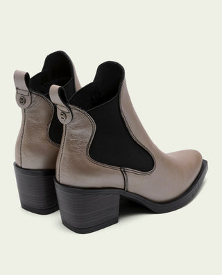 BOTINES COWBOY DE PIEL PLATINO METALIZADA FANNY