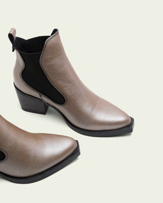 BOTINES COWBOY DE PIEL PLATINO METALIZADA FANNY