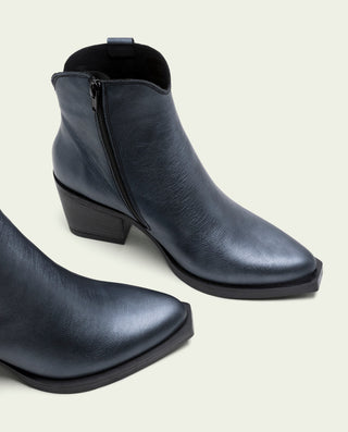 BOTINES COWBOY DE PIEL METALIZADA PLOMO FÁTIMA