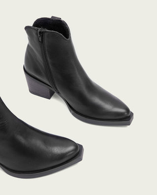 BOTINES COWBOY DE PIEL NEGRO CON CREMALLERA FRIDA