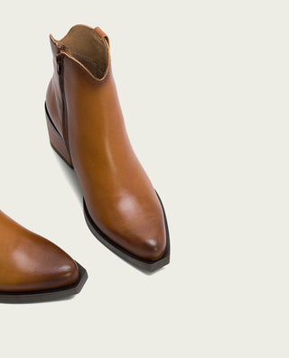 BOTINES COWBOY DE PIEL CUERO CON CREMALLERA FRIDA