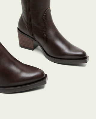 BOTAS COWBOY DE PIEL MOKA CON CREMALLERA FLORA