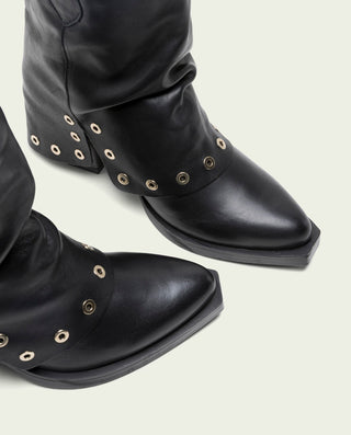 BOTAS DOBLE FAZ DE PIEL NEGRO CON TACHUELAS FLAVIA