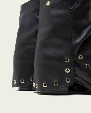 BOTAS DOBLE FAZ DE PIEL NEGRO CON TACHUELAS FLAVIA