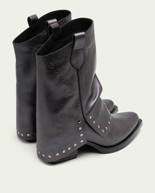 BOTAS DOBLE FAZ DE PIEL MOKA CON TACHUELAS FAITH