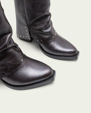 BOTAS DOBLE FAZ DE PIEL MOKA CON TACHUELAS FAITH