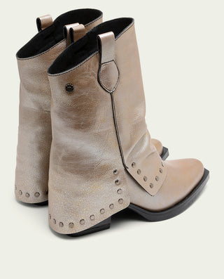 BOTAS DOBLE FAZ DE PIEL PLATINO CON TACHUELAS FAITH