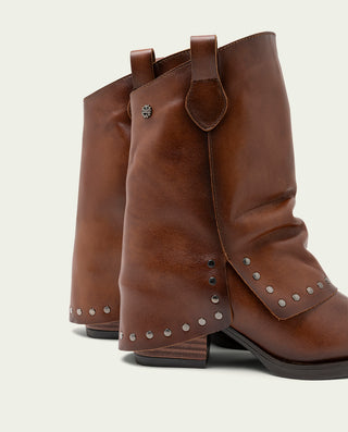 BOTAS DOBLE FAZ DE PIEL CUERO CON TACHUELAS FIORELLA