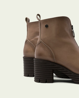 BOTINES DE PIEL CON CREMALLERA TAUPE MILA