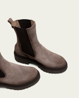BOTINES DE SERRAJE CON ELÁSTICOS KIRA GRIS