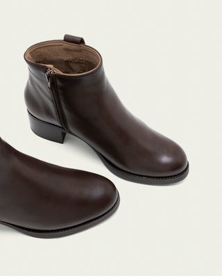 BOTINES DE PIEL DE TACÓN CON CREMALLERA OLGA MOKA