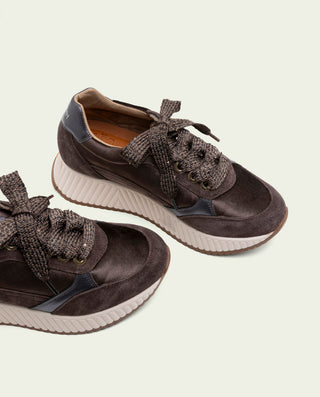 DEPORTIVAS PLANAS DE PIEL Y TERCIOPELO ZOE MOKA