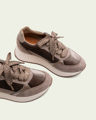 DEPORTIVAS PLANAS DE PIEL Y TERCIOPELO ZOE GRIS