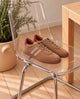 SNEAKERS DEPORTIVAS SERRAJE TAUPE BEIGE ROJO GRETA