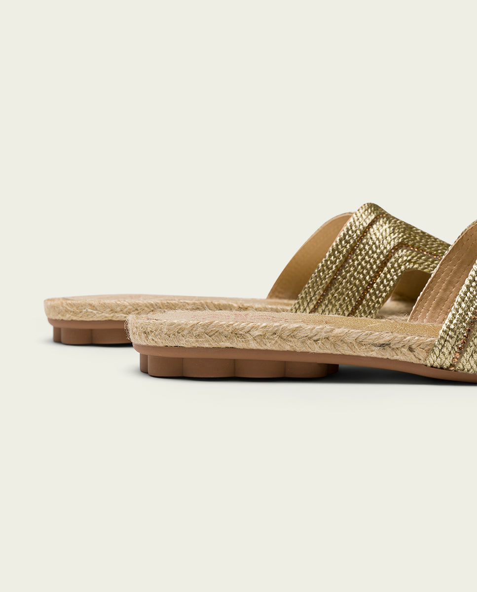 Yute Sandalia Plana Con Talonera SANDALIA PLANA DE PIEL YUTE ORO