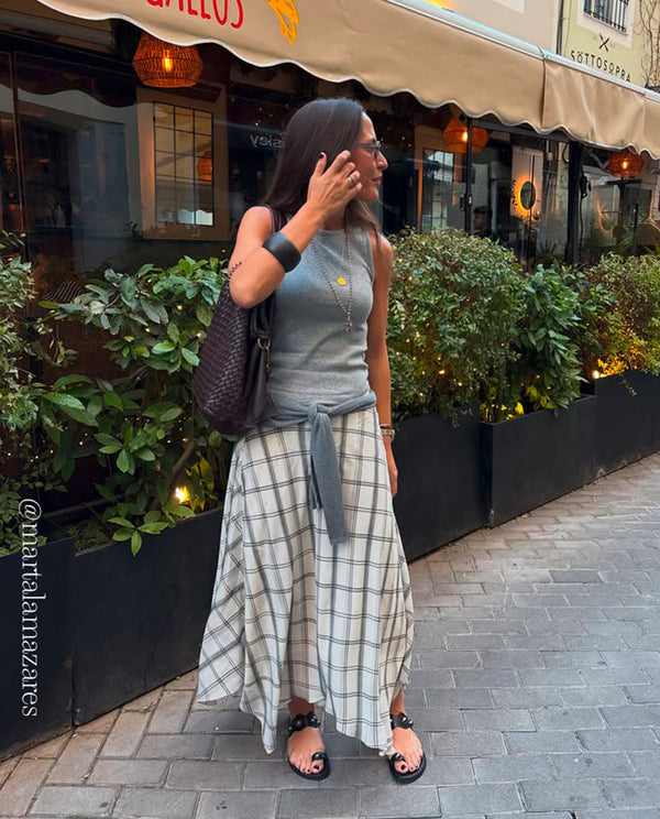 Sandalia esclava de piel con tachuelas bola Amelie negro