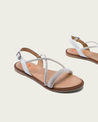 SANDALIA PLANA CON BRILLANTES BLANCA AXA