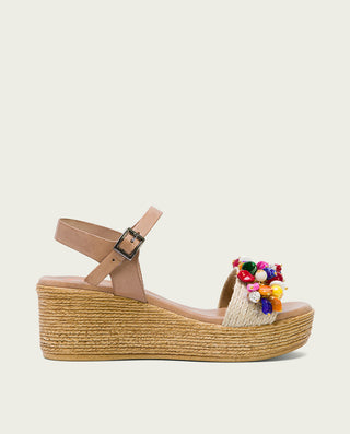 SANDALIA CUÑA CON ABALORIOS TAUPE COLORES IRATI