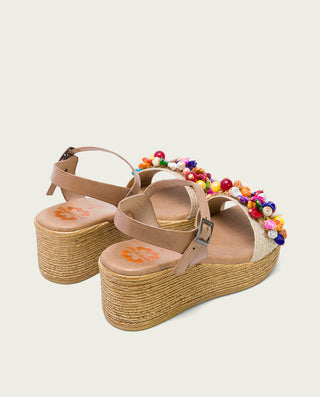 SANDALIA CUÑA CON ABALORIOS TAUPE COLORES IRATI