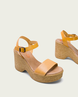 SANDALIA TACON ALTO MOSTAZA MICHELE