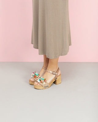 SANDALIA TACON MEDIO TAUPE COLORES SANDRA