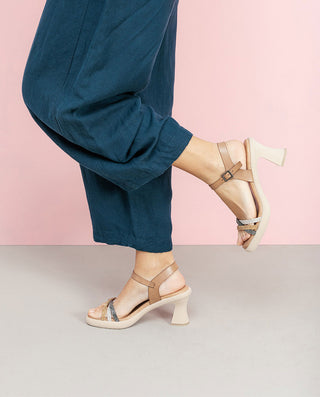 SANDALIA TACON ALTO TAUPE KARAH